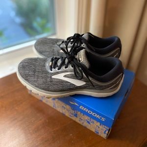 Size 8.5 Brooks Pureflow 7 shoes